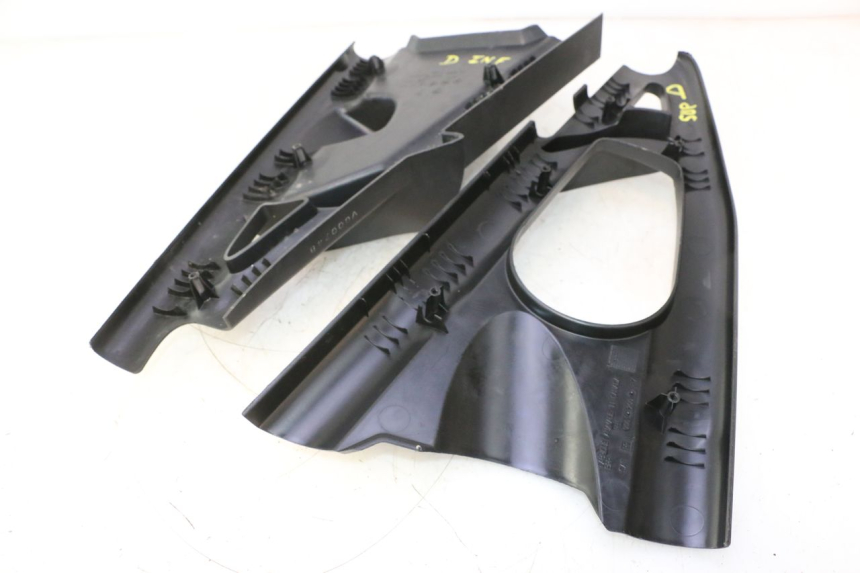photo de PAINEL INTERIOR DIREITO CAN-AM SPYDER RS 1000 (2008 - 2012) - Detalhe da peça