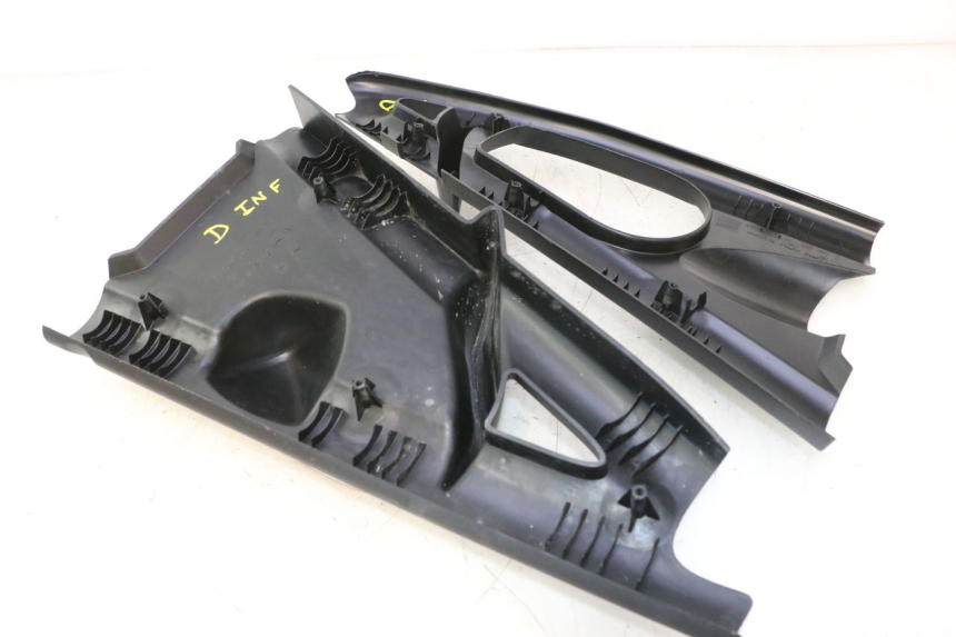 photo de PAINEL INTERIOR DIREITO CAN-AM SPYDER RS 1000 (2008 - 2012) - Zoom do estado de desgaste