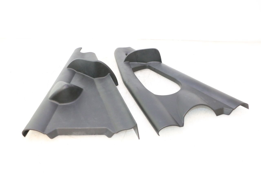 photo de PAINEL INTERIOR DIREITO CAN-AM SPYDER RS 1000 (2008 - 2012) - Pontos de fixação