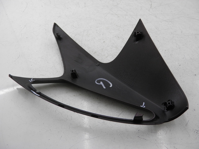 photo de PAINEL INTERIOR ESQUERDO HONDA SH 125 (2005 - 2008) - Zoom do estado de desgaste