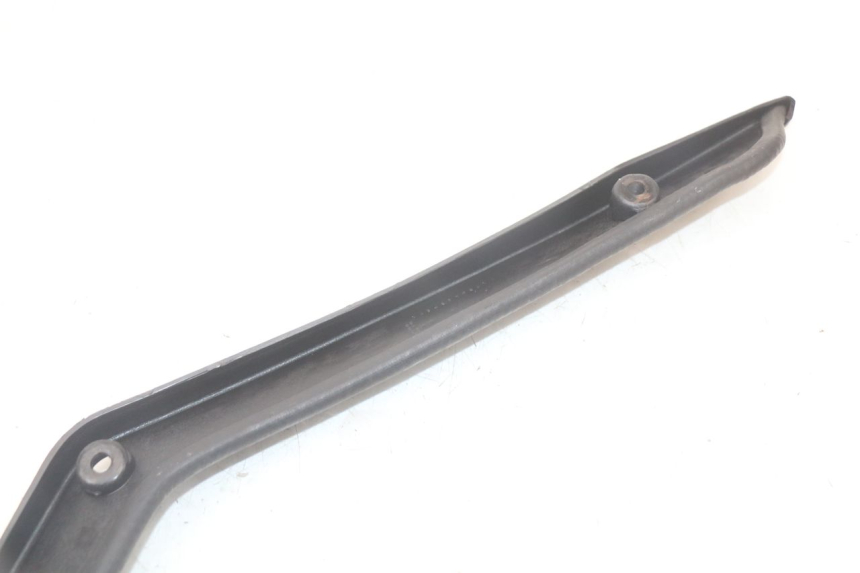 photo de PAINEL INTERIOR ESQUERDO KAWASAKI GTR 1000 (1994 - 2004) - Pontos de fixação