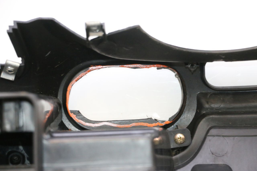 photo de PAINEL INTERIOR SYM GTS EVO 125 (2009 - 2013) - Pontos de fixação