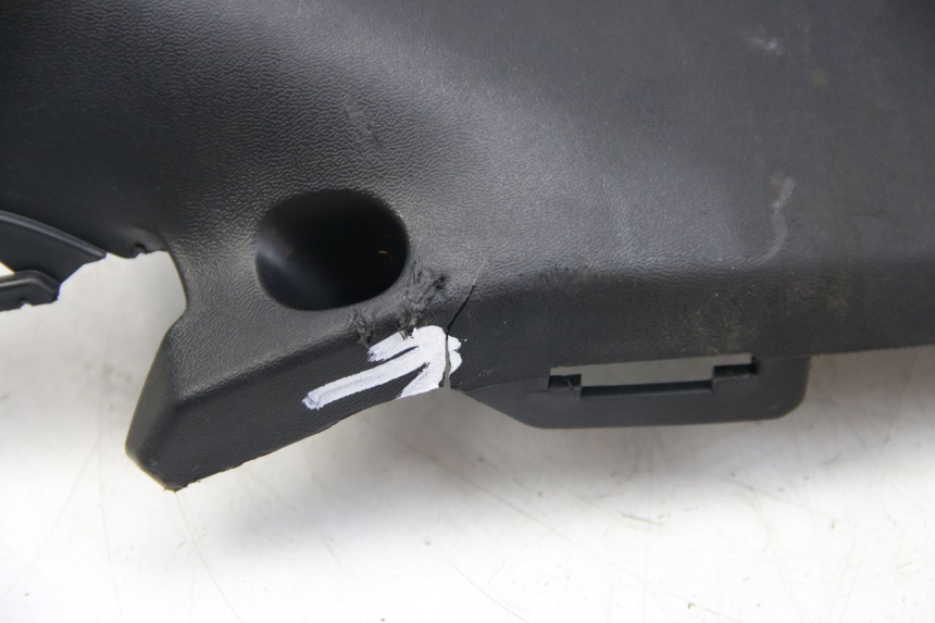 photo de PAINEL INTERIOR INFERIOR KYMCO DOWNTOWN ABS 125 (2015 - 2017) - Detalhes característicos