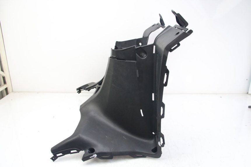photo de PAINEL INTERIOR INFERIOR KYMCO DOWNTOWN ABS 125 (2015 - 2017) - Vista de perto