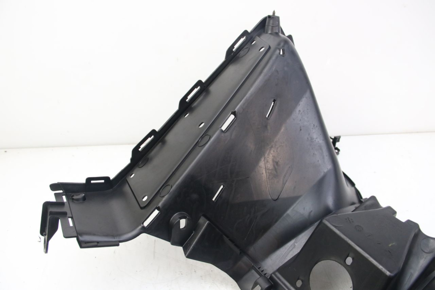 photo de PAINEL INTERIOR INFERIOR KYMCO DOWNTOWN ABS 125 (2015 - 2017) - Outro ângulo de visão