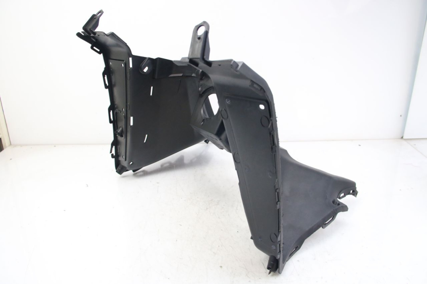 photo de PAINEL INTERIOR INFERIOR KYMCO DOWNTOWN ABS 125 (2015 - 2017) - Pontos de fixação