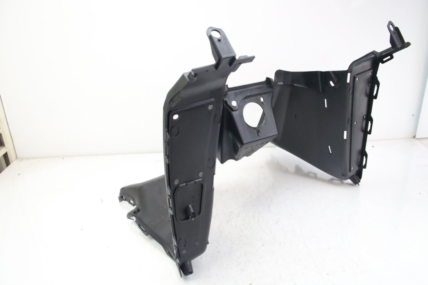 photo de PAINEL INTERIOR INFERIOR KYMCO DOWNTOWN ABS 125 (2015 - 2017) - Estado da superfície