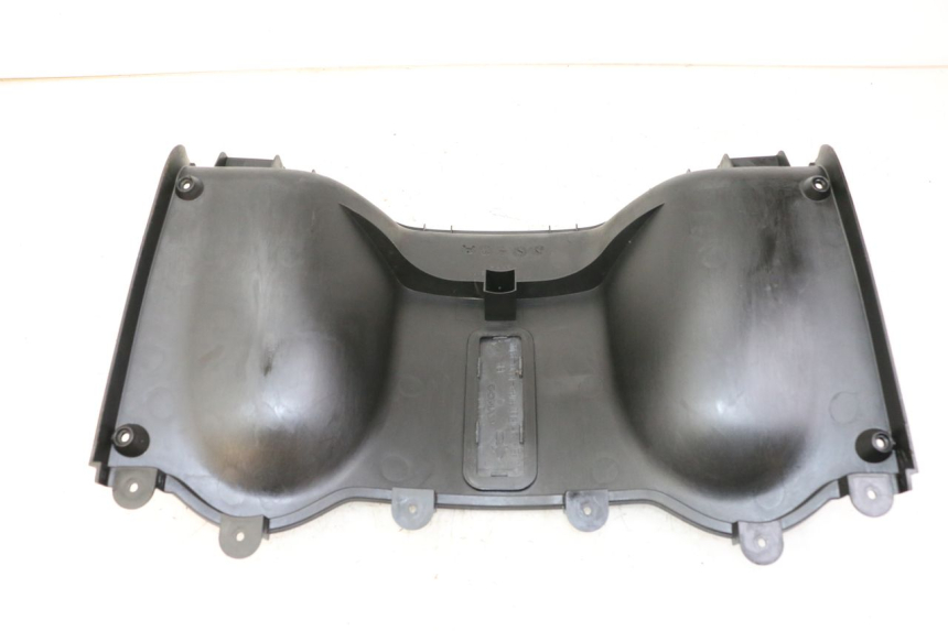 photo de PAINEL INTERIOR INFERIOR KYMCO PEOPLE S 125 (2000 - 2008) - Zoom do estado de desgaste