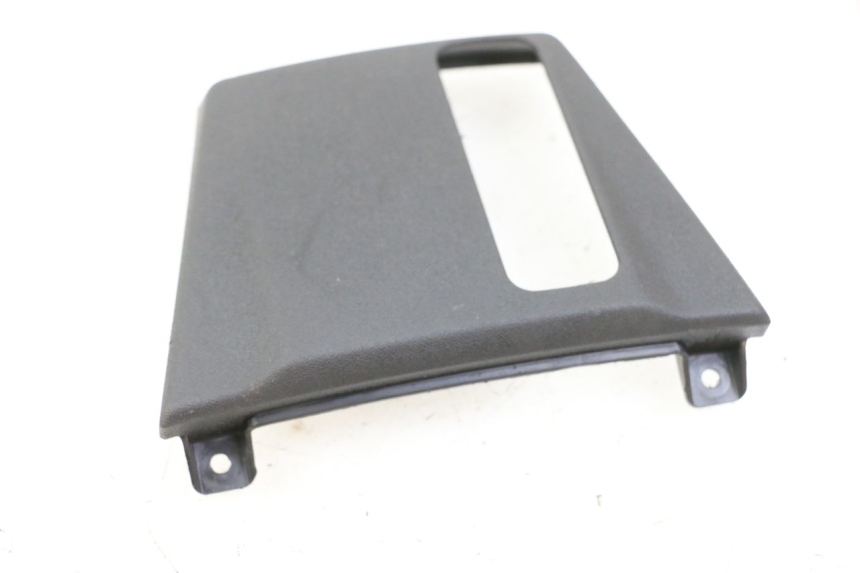 photo de PAINEL INTERIOR INFERIOR PIAGGIO MP3 500 (2014 - 2017) - Zoom do estado de desgaste