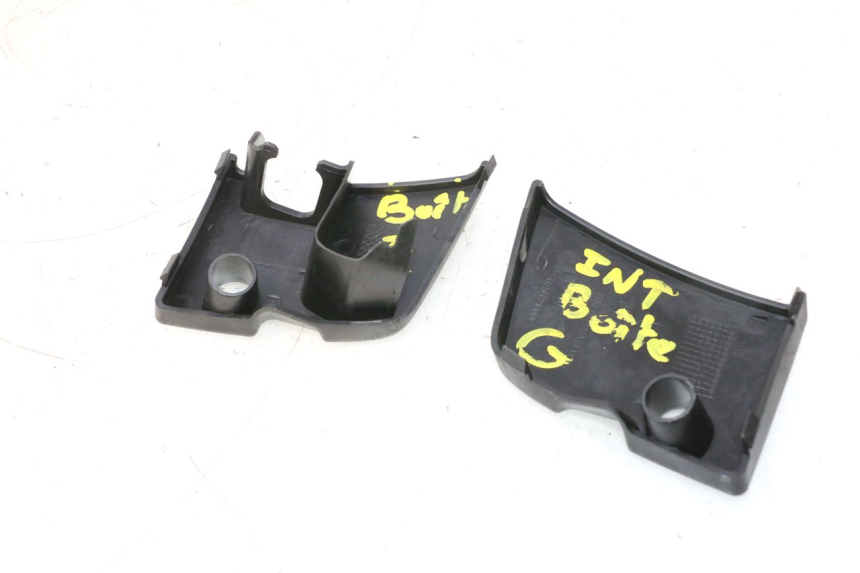 photo de PAINEL INTERIOR INFERIOR PIAGGIO VESPA PRIMAVERA 2T 50 (2013 - 2018) - Zoom do estado de desgaste