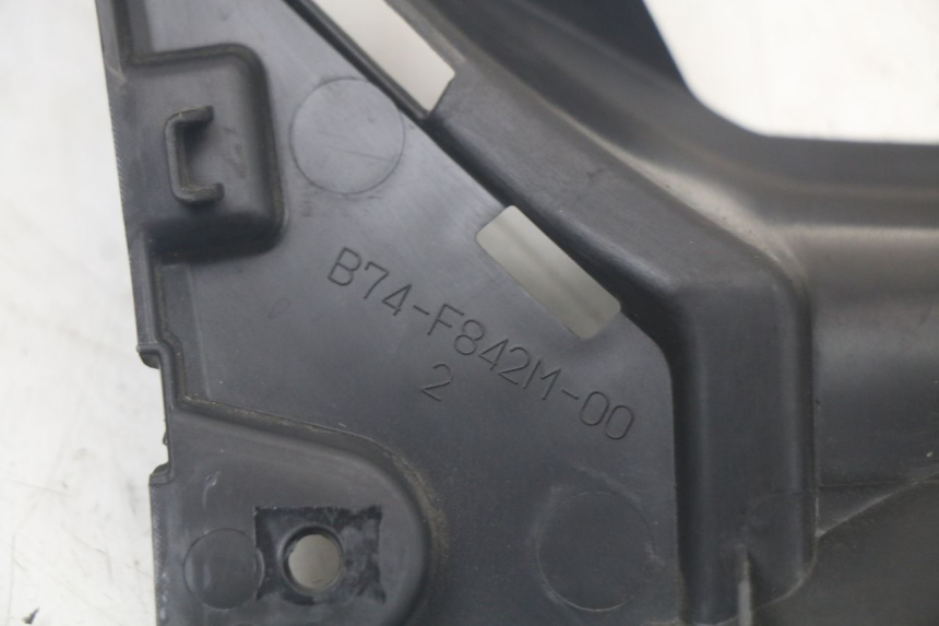 photo de PAINEL INTERIOR INFERIOR YAMAHA XMAX X-MAX ABS 125 (2017 - 2020) - Pontos de fixação