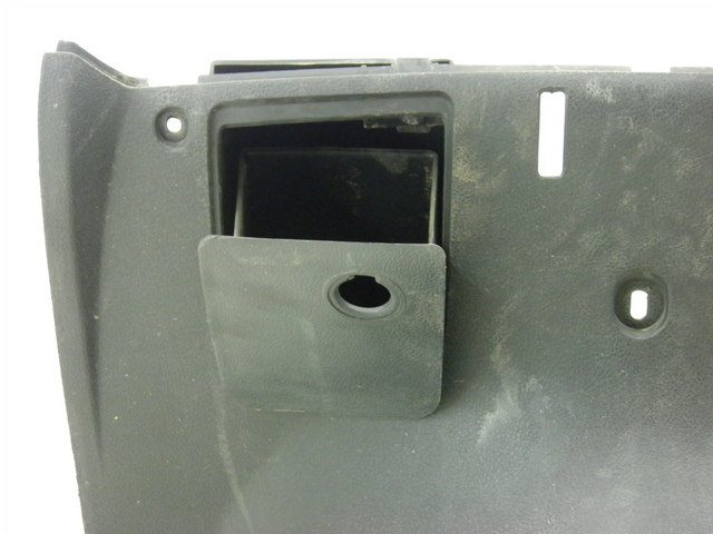 photo de PAINEL INTERIOR INFERIOR YAMAHA YP MAJESTY 125 (2002 - 2006) - Ampliação técnica