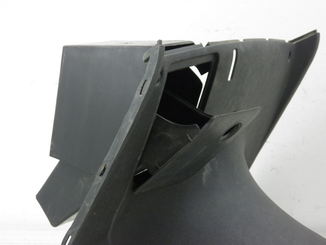 photo de PAINEL INTERIOR INFERIOR YAMAHA YP MAJESTY 125 (2002 - 2006) - Vista geral
