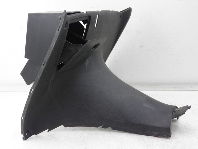 photo de PAINEL INTERIOR INFERIOR YAMAHA YP MAJESTY 125 (2002 - 2006) - Estado da superfície