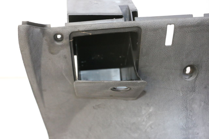 photo de PAINEL INTERIOR INFERIOR YAMAHA YP MAJESTY 125 (2007 - 2010) - Detalhe da peça