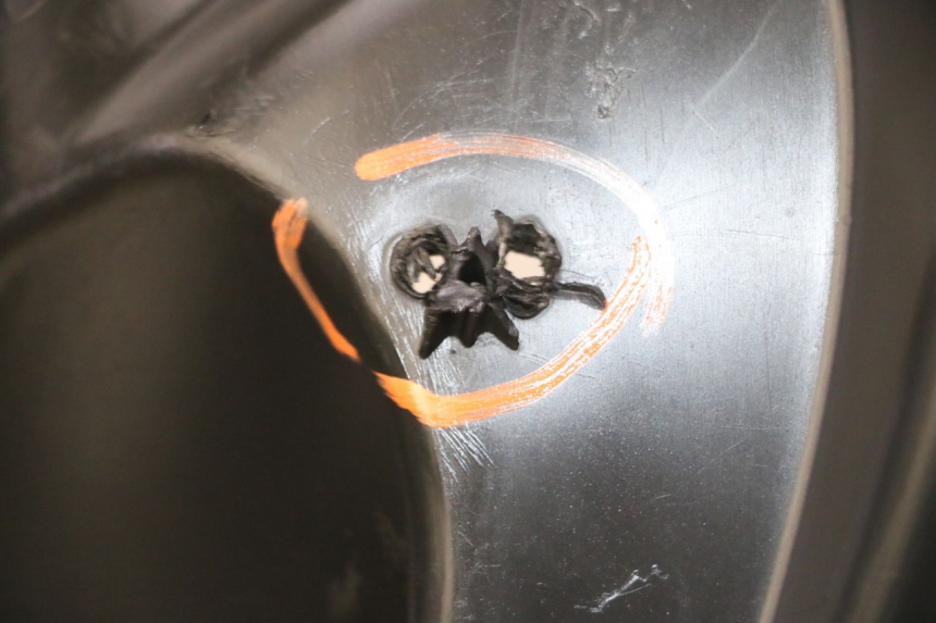 photo de PAINEL INTERIOR PEUGEOT JET FORCE CARBU 50 (2003 - 2016) - Pontos de fixação