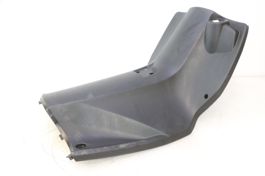 photo de AVENTAL INTERIOR PEUGEOT KISBEE 4T 50 (2023 - 2026) - Pontos de fixação