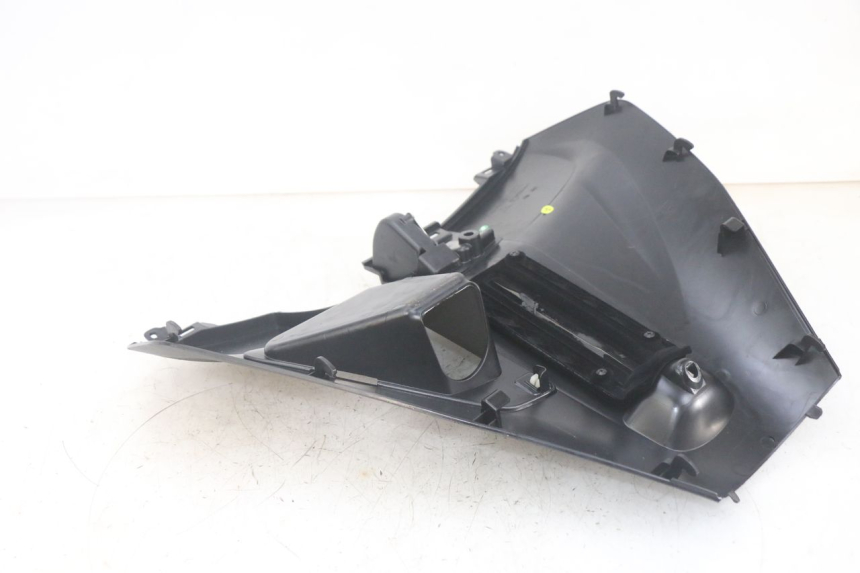 photo de PAINEL INTERIOR PIAGGIO MP3 HPE 300 (2019 - 2026) - Zoom do estado de desgaste