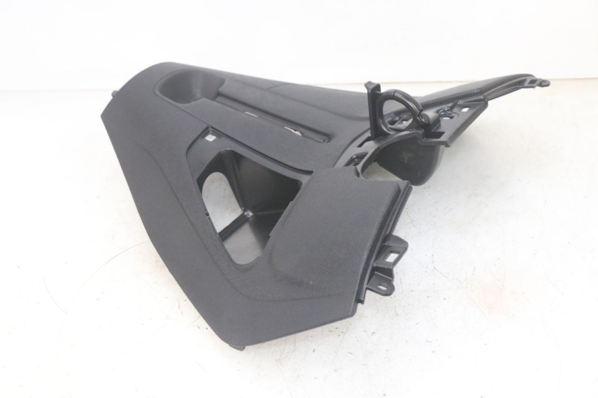 photo de PAINEL INTERIOR PIAGGIO MP3 HPE 300 (2019 - 2026) - Pontos de fixação