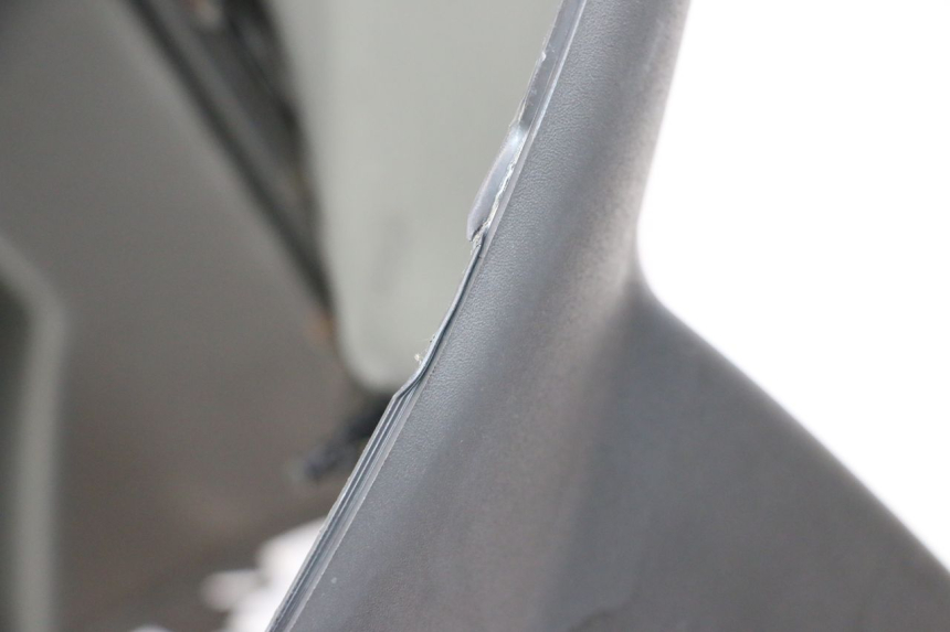 photo de PAINEL INTERIOR PIAGGIO MP3 125 (2006 - 2014) - Zoom do estado de desgaste