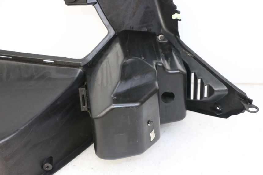 photo de PAINEL INTERIOR PEUGEOT SATELIS COMPRESSOR K15 125 (2006 - 2009) - Pontos de fixação