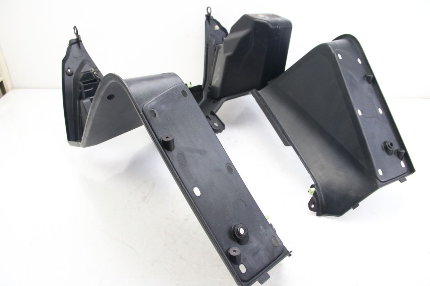 photo de PAINEL INTERIOR PEUGEOT SATELIS 125 (2006 - 2009) - Pontos de fixação