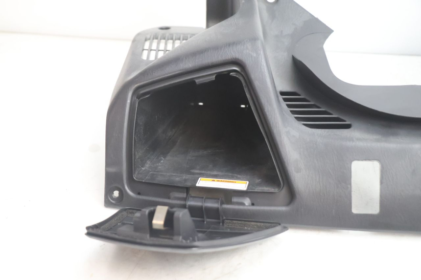 photo de PAINEL INTERIOR SUPERIOR SUZUKI BURGMAN EXECUTIVE ABS 650 (2006 - 2012) - Outro ângulo de visão