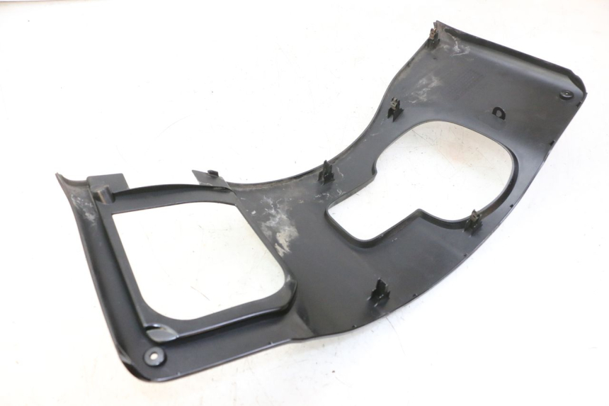 photo de PAINEL INTERIOR SUPERIOR HONDA FES S-WING SWING ABS 125 (2007 - 2015) - Zoom do estado de desgaste