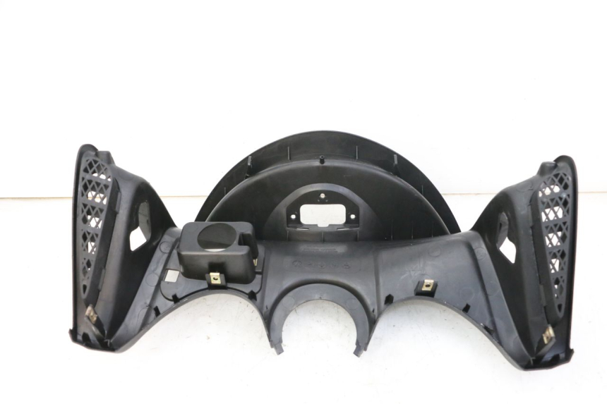 photo de PAINEL INTERIOR SUPERIOR KYMCO GRAND DINK 125 (2008 - 2014) - Outro ângulo de visão