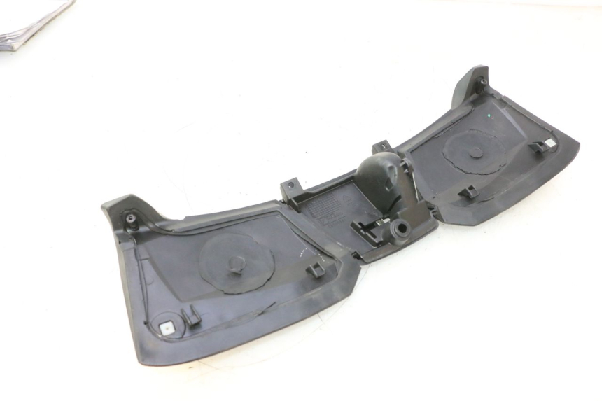 photo de PAINEL INTERIOR SUPERIOR PIAGGIO MP3 500 (2016 - 2018) - Zoom do estado de desgaste