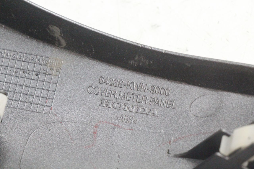 photo de PAINEL INTERIOR SUPERIOR HONDA PCX (JF28) 125 (2009 - 2011) - Pontos de fixação