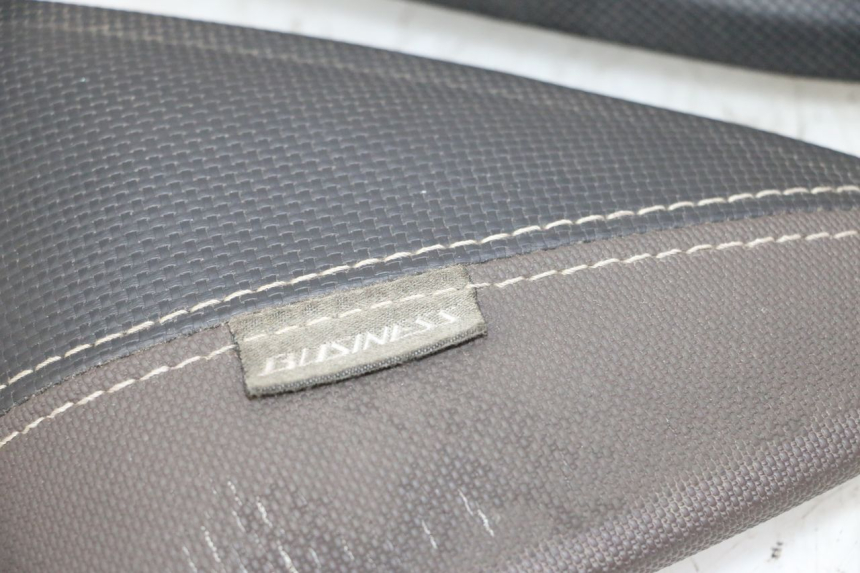 photo de PAINEL INTERIOR SUPERIOR YAMAHA X-MAX XMAX 125 (2010 - 2013) - Pontos de fixação