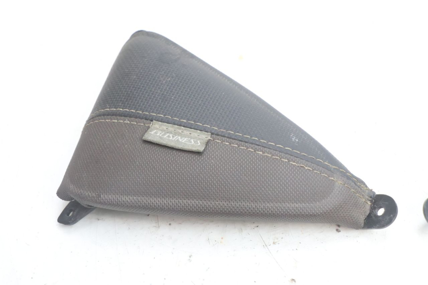 photo de PAINEL INTERIOR SUPERIOR YAMAHA X-MAX XMAX 125 (2010 - 2013) - Zoom do estado de desgaste