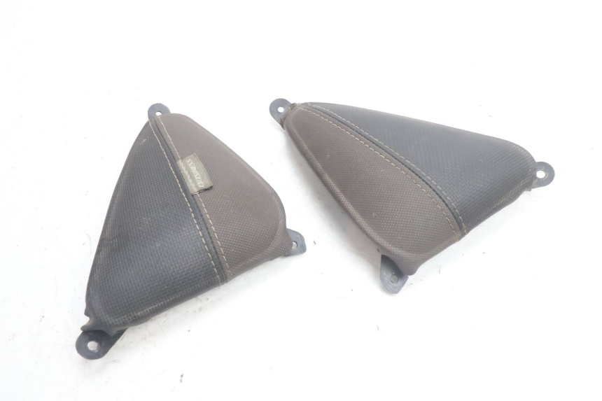 photo de PAINEL INTERIOR SUPERIOR YAMAHA X-MAX XMAX 125 (2010 - 2013) - Pontos de fixação