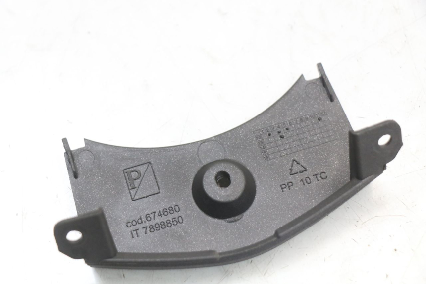 photo de PAINEL INTERIOR SUPERIOR PIAGGIO X10 125 (2012 - 2017) - Outro ângulo de visão
