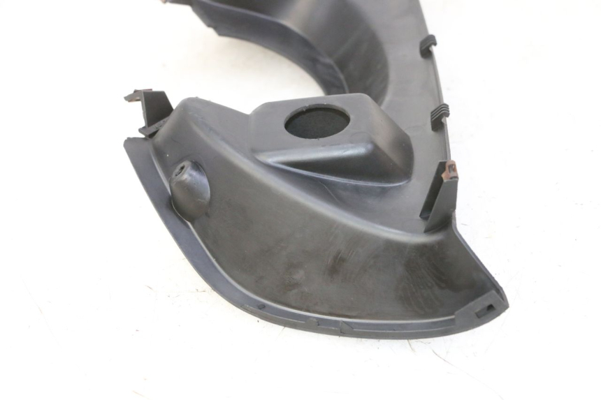 photo de PAINEL INTERIOR SUPERIOR YAMAHA YP MAJESTY 125 (2007 - 2010) - Detalhe da peça