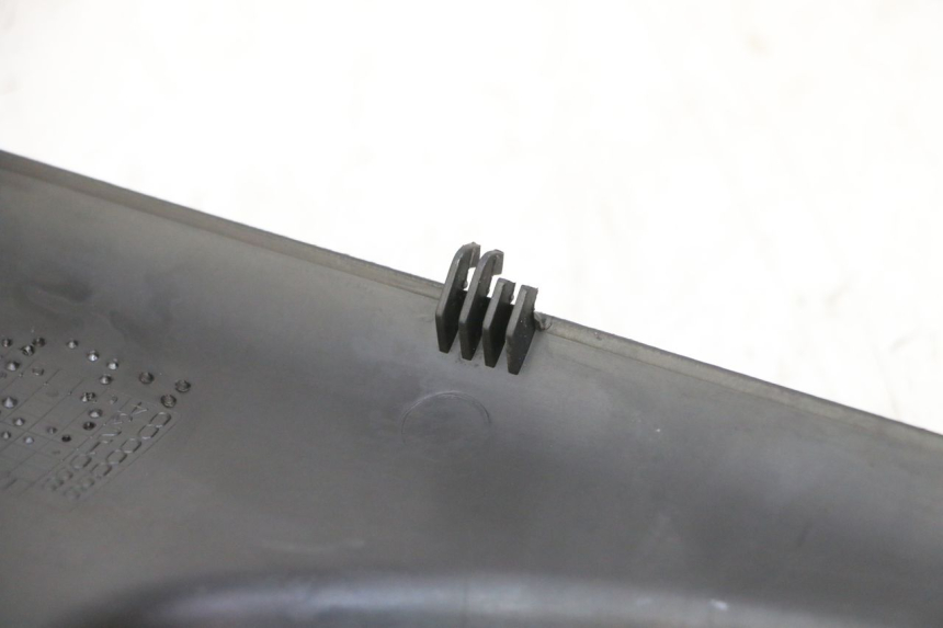 photo de PAINEL INTERIOR SUPERIOR YAMAHA YP MAJESTY 125 (2007 - 2010) - Pontos de fixação
