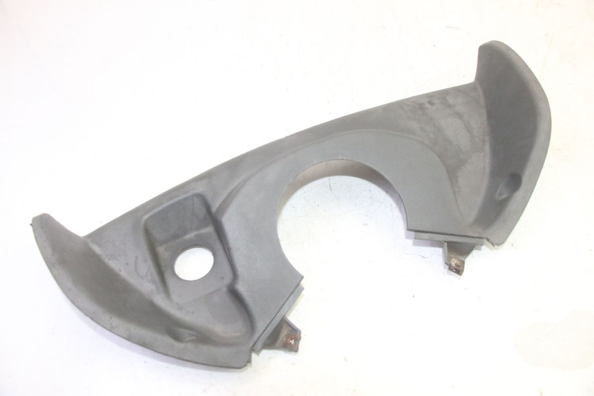 photo de PAINEL INTERIOR SUPERIOR YAMAHA YP MAJESTY 125 (2002 - 2006) - Zoom do estado de desgaste