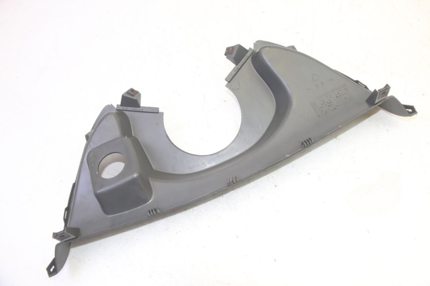 photo de PAINEL INTERIOR SUPERIOR YAMAHA YP MAJESTY 125 (2002 - 2006) - Outro ângulo de visão