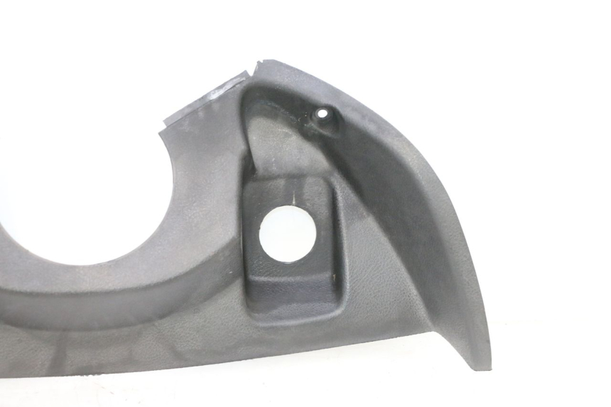 photo de PAINEL INTERIOR SUPERIOR YAMAHA YP MAJESTY 125 (1998 - 2001) - Zoom do estado de desgaste