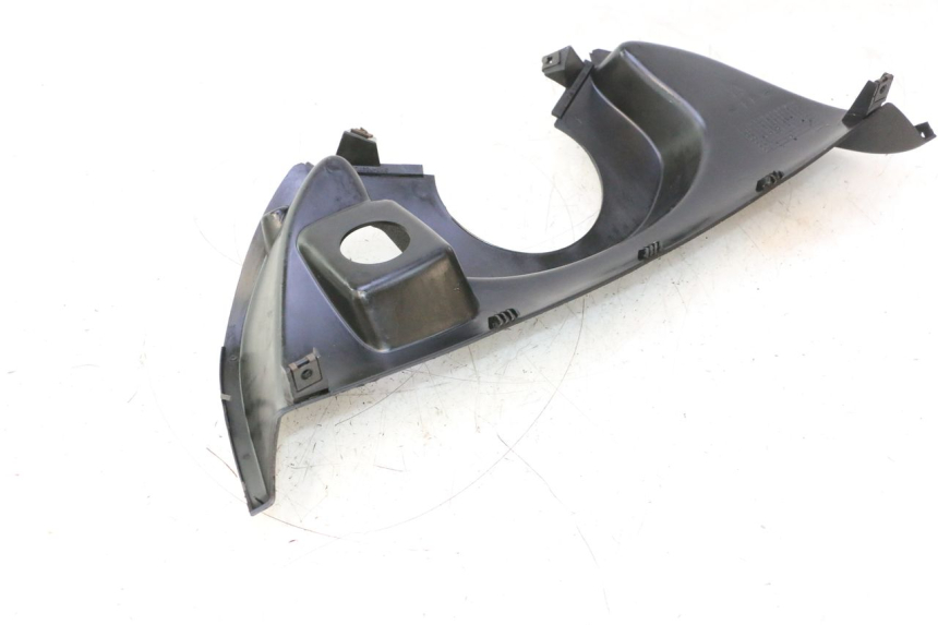 photo de PAINEL INTERIOR SUPERIOR YAMAHA YP MAJESTY 125 (2002 - 2006) - Pontos de fixação