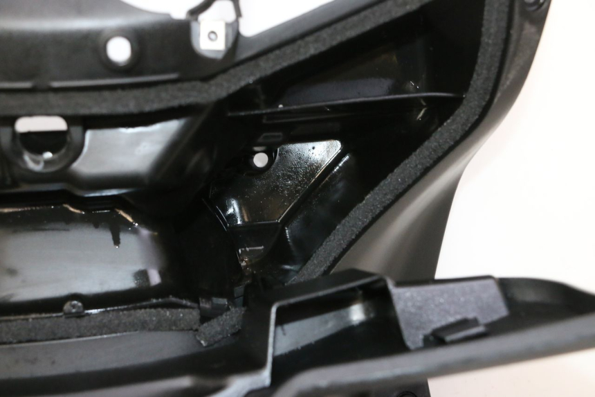 photo de PAINEL INTERIOR YAMAHA X-MAX XMAX 125 (2010 - 2013) - Pontos de fixação
