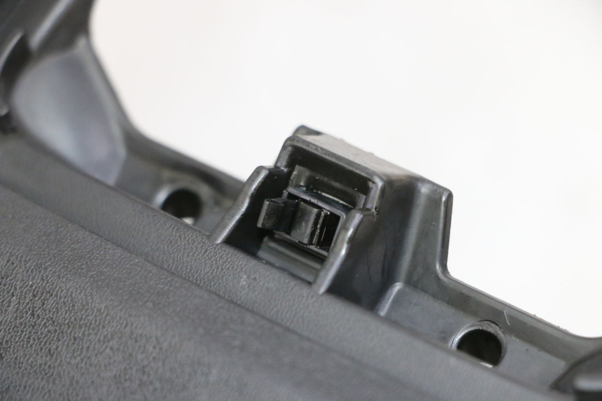photo de PAINEL INTERIOR YAMAHA X-MAX XMAX 125 (2010 - 2013) - Zoom do estado de desgaste