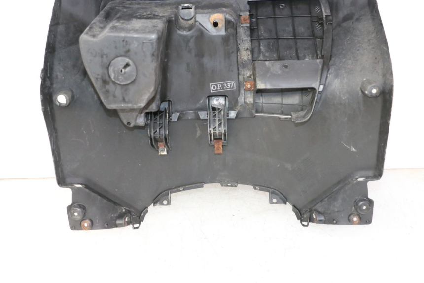 photo de PAINEL INTERIOR YAMAHA X-MAX XMAX 250 (2006 - 2009) - Pontos de fixação