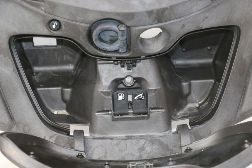 photo de PAINEL INTERIOR PIAGGIO X9 EVOLUTION 125 (2003 - 2007) - Detalhe da peça