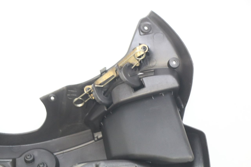 photo de PAINEL INTERIOR PIAGGIO X9 125 (2000 - 2003) - Pontos de fixação