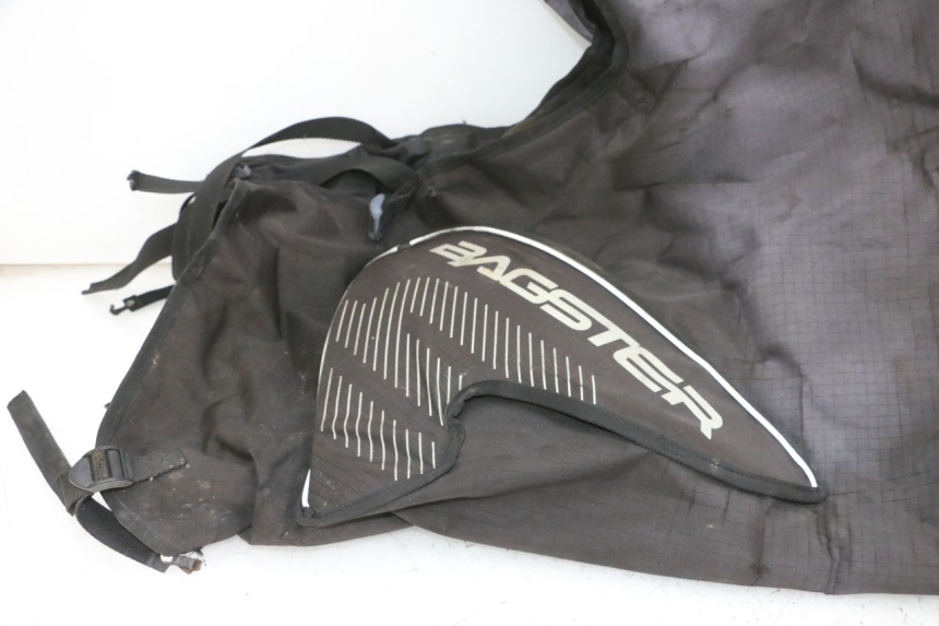 photo de PROTETOR DE PAINEL PIAGGIO XEVO - X EVO 125 (2007 - 2017) - Detalhe da peça