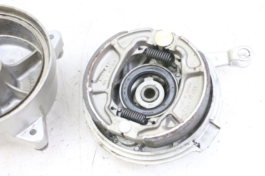 photo de TAMBOR DIANTEIRO HONDA SCV LEAD 100 (2003 - 2007) - Detalhes característicos