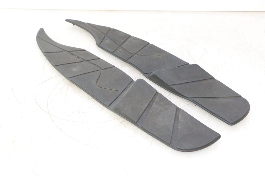 photo de TAPETE DE DESCANSO DE PÉ APRILIA ATLANTIC S 125 (2010 - 2013) - Detalhe da peça