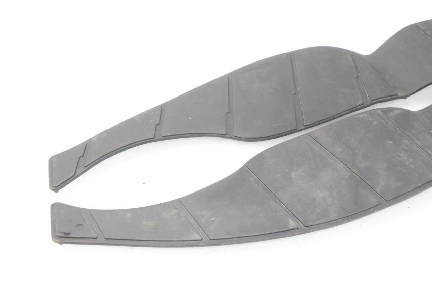 photo de TAPETE DE APOIO PARA PÉ SUZUKI BURGMAN 125 (2007 - 2014) - Zoom do estado de desgaste